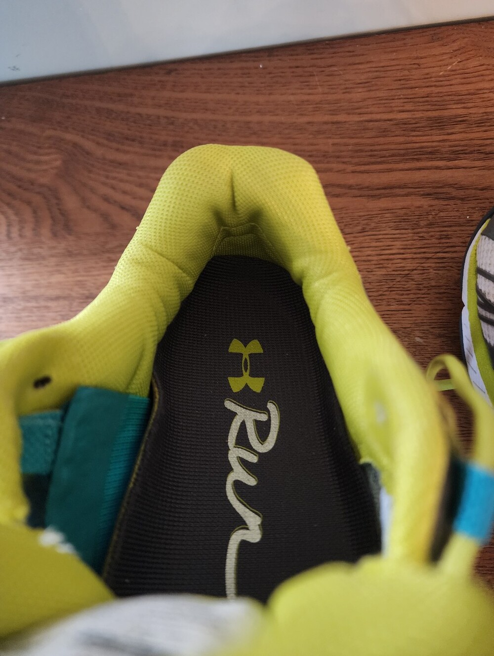 Women's Under Armor Run Sz 9 Running Shoes - Picture 8 of 8